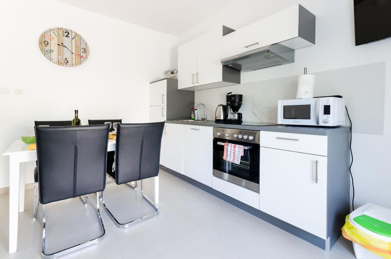 Apartments And Rooms Bianca Barbat na Rabu ภายนอก รูปภาพ