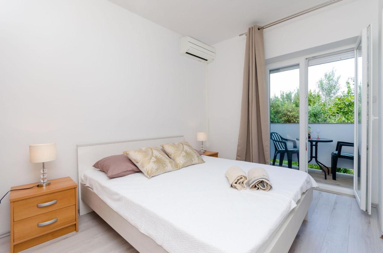Apartments And Rooms Bianca Barbat na Rabu ภายนอก รูปภาพ