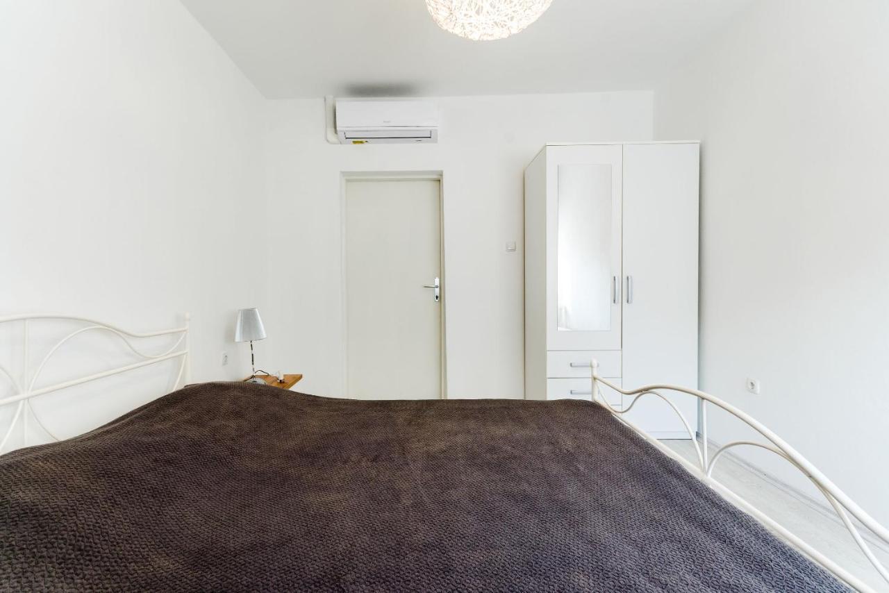 Apartments And Rooms Bianca Barbat na Rabu ภายนอก รูปภาพ