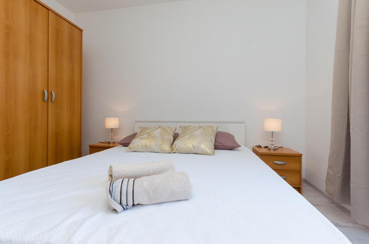 Apartments And Rooms Bianca Barbat na Rabu ภายนอก รูปภาพ