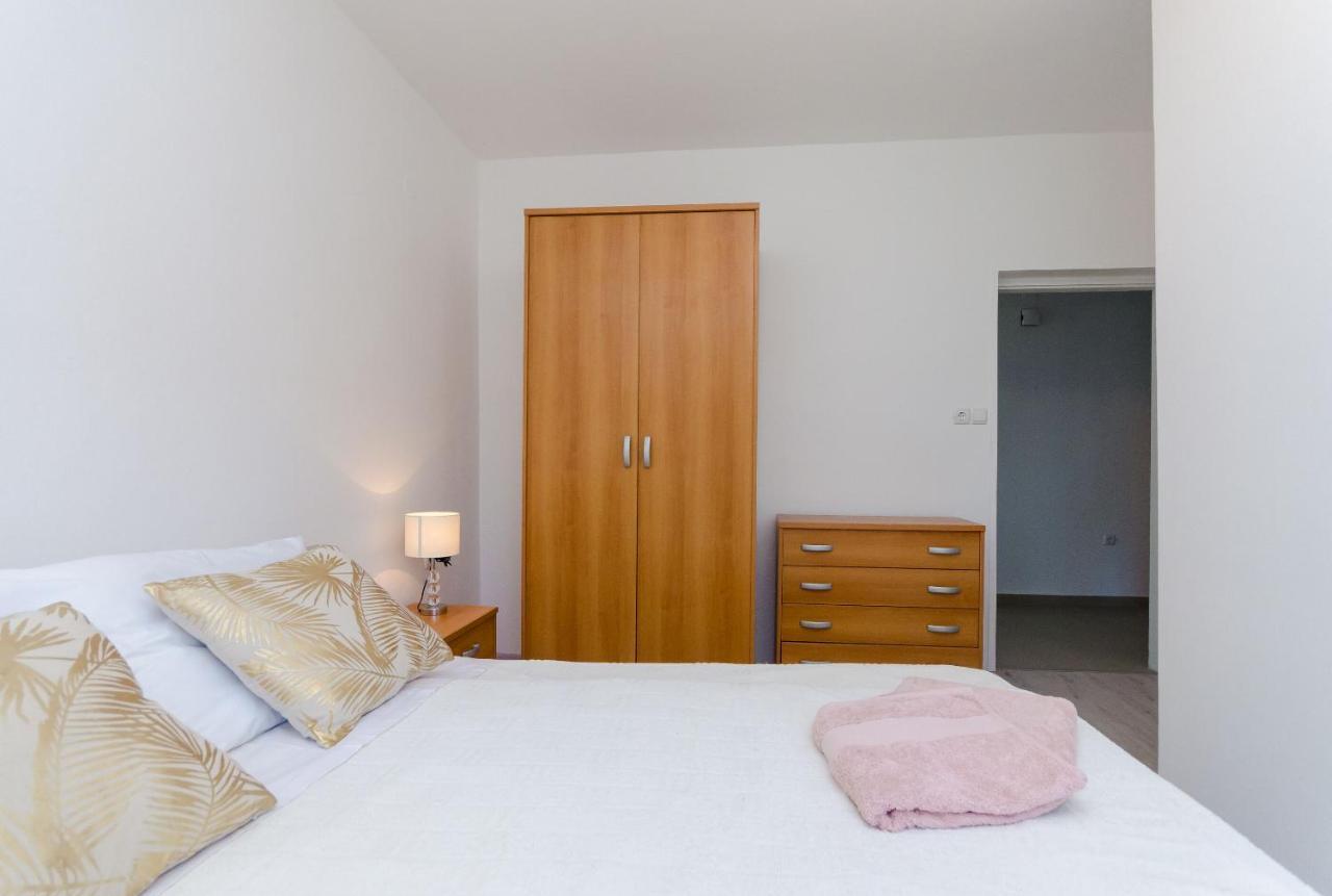 Apartments And Rooms Bianca Barbat na Rabu ภายนอก รูปภาพ