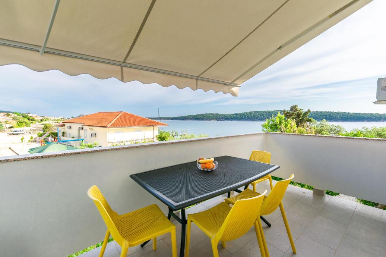 Apartments And Rooms Bianca Barbat na Rabu ภายนอก รูปภาพ